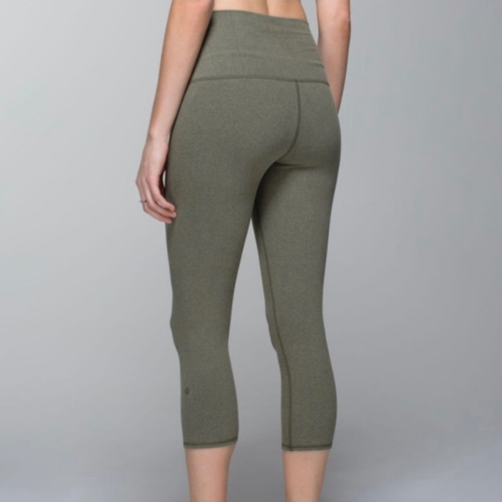 LULULEMON Wunder Under Crop Fatigue Green {GG32}